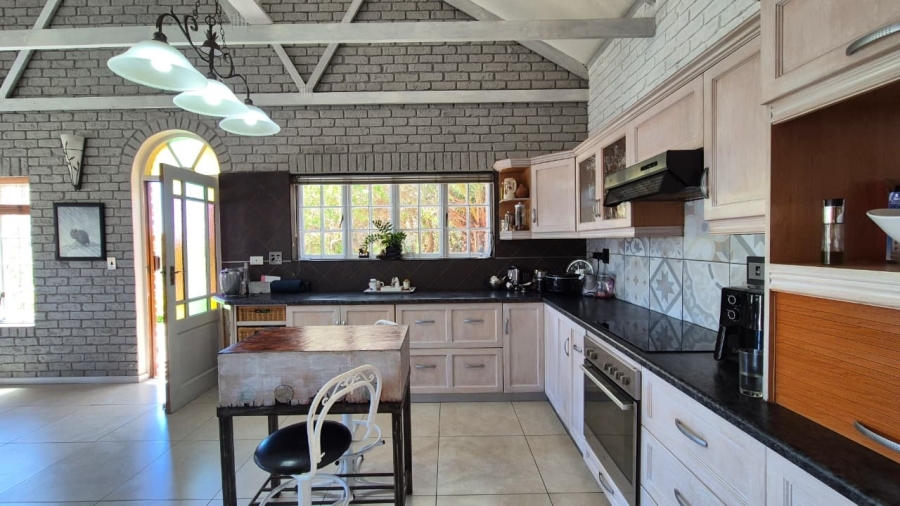 5 Bedroom Property for Sale in Middedorp Western Cape